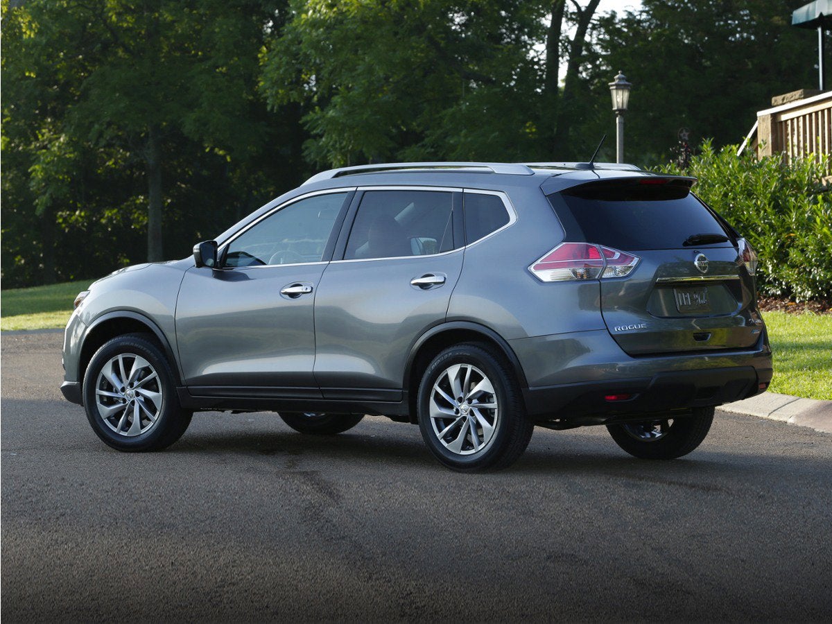 2016 Nissan Rogue SV in Brilliant Silver — front three-quarter view